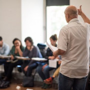 Joan González dando un taller en DocsBarcelona.